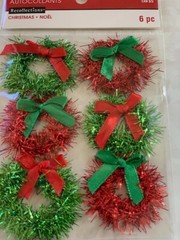 RECOLLECTIONS ADHESIVE RED & GREEN CHRISTMAS WREATH W/ BOWS TINSEL WREATHS 6PCS