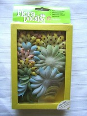 Flora Doodles By Petaloo Large Daisy Blend/20 Flowers-10 Centers GLD/PCH/GRN/BLU