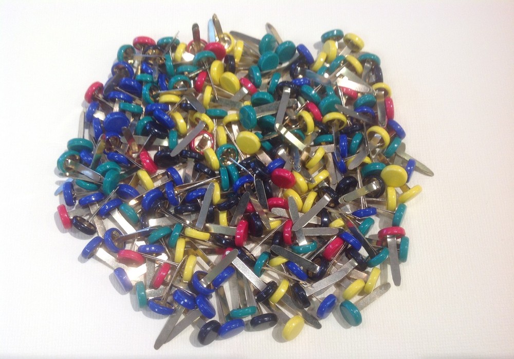 HyGlo Deco Fasteners – 3/8″ Colored Top Brads – 200 – NEW