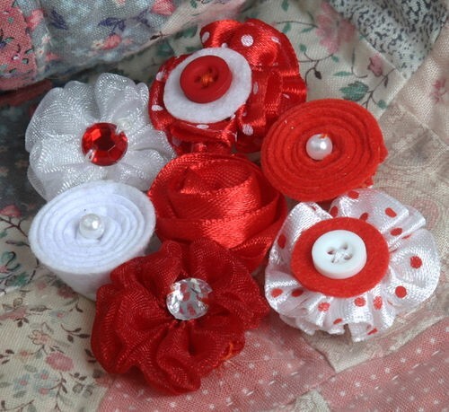 FABRIC Mini Flowers RED & WHITE 9 per Pk Mixed Styles 20-25mm Expressions Pet GB