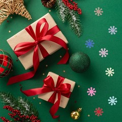 200 Pcs Tiny Christmas Snowflakes ABS Pearl-like Snowflake Multicolor Garland