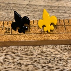  Fleur de Lis Brads (98) Yellow Cub Boy Scouts and (100) Black purple lucite box