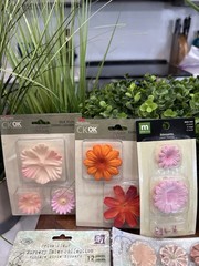 Mixed Lot/Flowers/Paper/Scrapbook/Card Making/Embellishments
