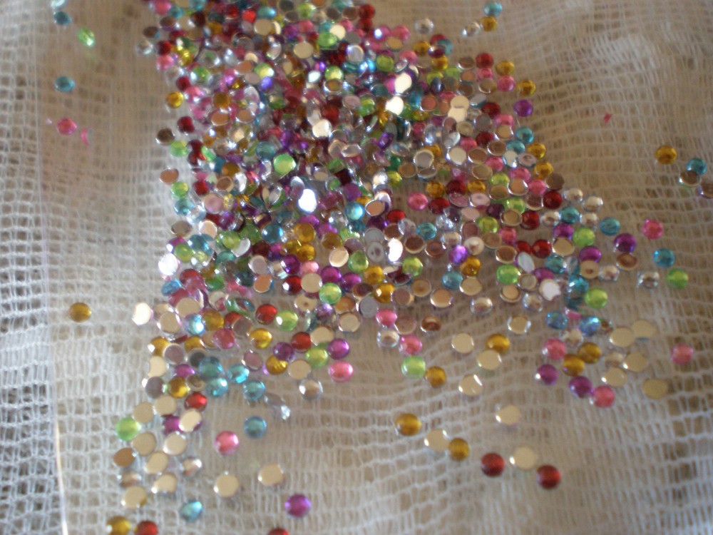 2mm RHINESTONE ACRYLIC FACETTED FLATBACK ROUND 750 PCS