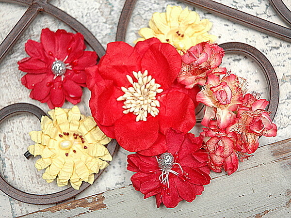 JAZZ Layout Pk – 9 Mixed PAPER Flowers Approx 25-80mm across MH ConB