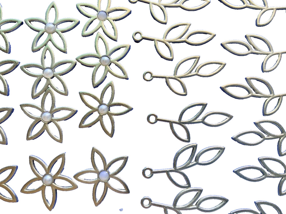 Stampin Up PETAL PASSION Metal Charms 24 Pieces 0.75in Embellishments 2018