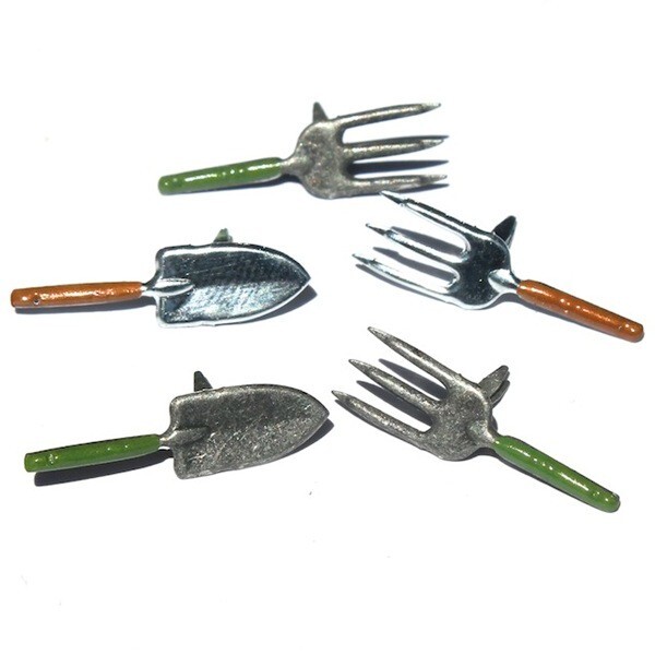 GARDEN TOOL SCRAPBOOKING DECORATIVE BRADS EYELET OUTLET 8 PCS