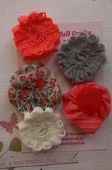 TANGERINE IVORY GRAY Floral Fabric 5 Flower Pk 60-70mm Njoyfull Crafts Z2