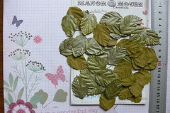 LEAVES SILVER GREY & OLIVE GREEN 50PkPaper – MED 35mmLong x 25mmWide Manor House