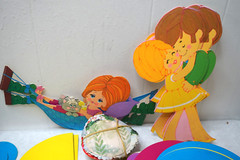 VINTAGE SCRAPBOOKING CRAFTING PAPER LARGE LOT BULLETIN BOARD ART DECORATIONS