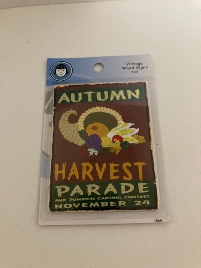 Li’l Davis Designs – Vintage Wood Sign – Autumn – Harvest Parade – New –