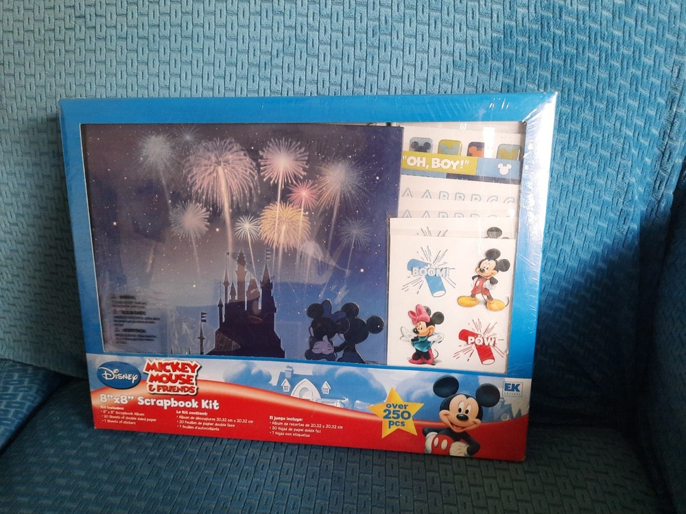 Disney Mickey Mouse and Friends 8×8 Scrapbooking Kit