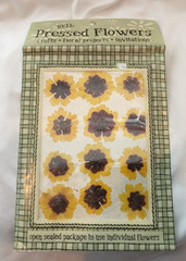 NEVER OPENED- 20yrs OLD! Pressed Petals Flower Scrapbook- «Red Yellow Flowers»