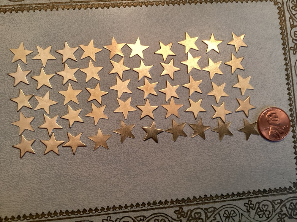 VINTAGE 50 TINY FLAT BRASS Gold Metal STARS SCRAPBOOKING Craft Award