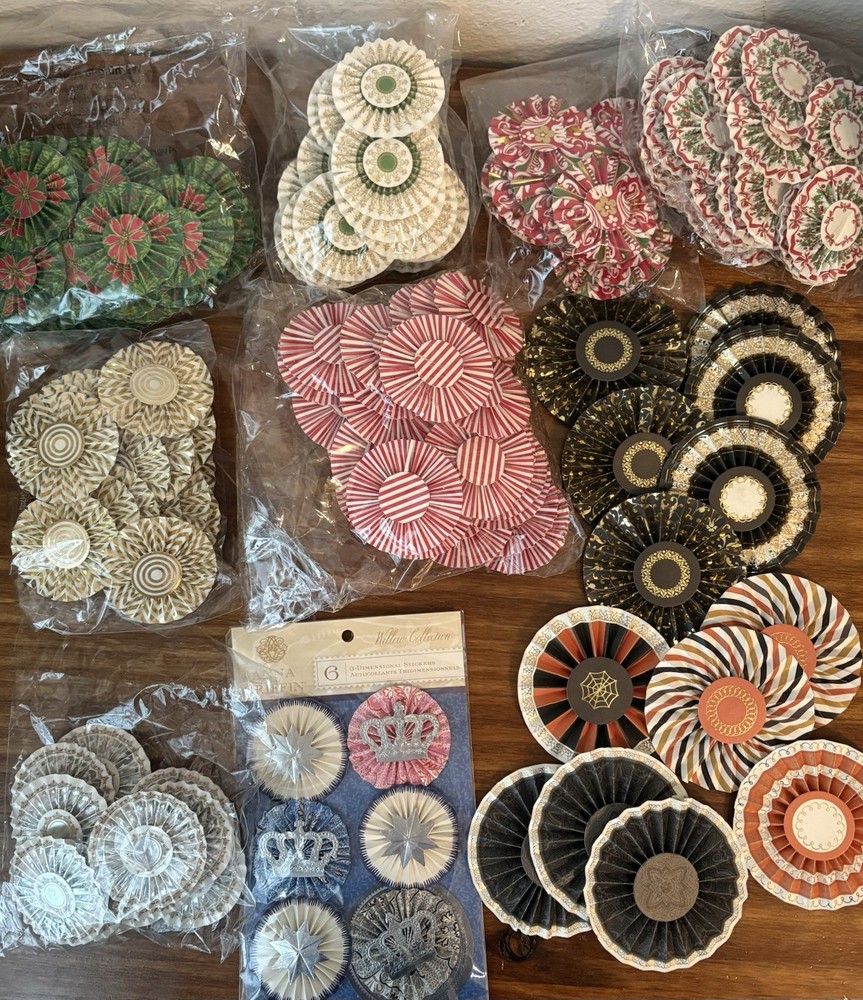 ANNA GRIFFIN Assorted Paper Rosettes Embellishments Christmas ++ Lot of 175