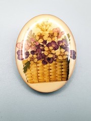 BUTTERMILK LANE Real Pressed Flower Brooch Signed Ruth Wales 1 5/8″ x 1 1/4″