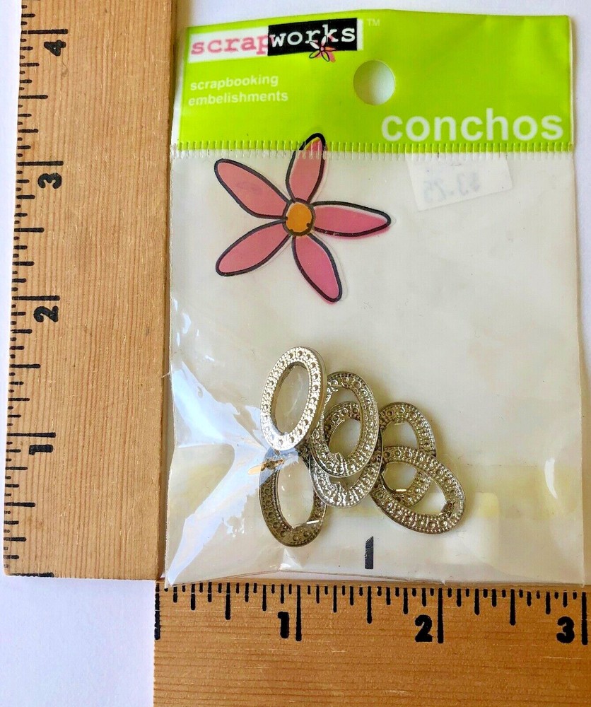 Scrap Works Embellishments – 6 Silver Oval Conchos Hugs CO104 – NEW