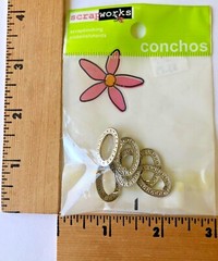 Scrap Works Embellishments – 6 Silver Oval Conchos Hugs CO104 – NEW