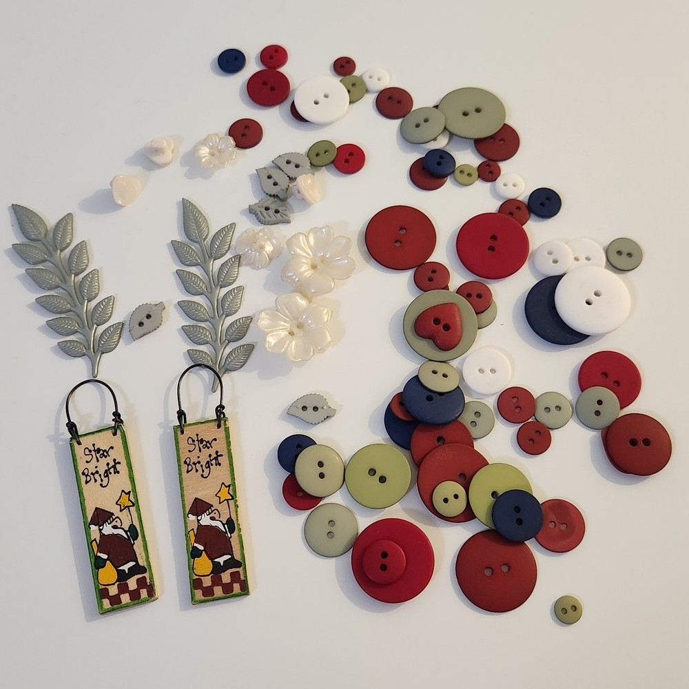UNUSED Decorative Buttons Leaves Flowers Plaques Crafts Sewing Scrapbook