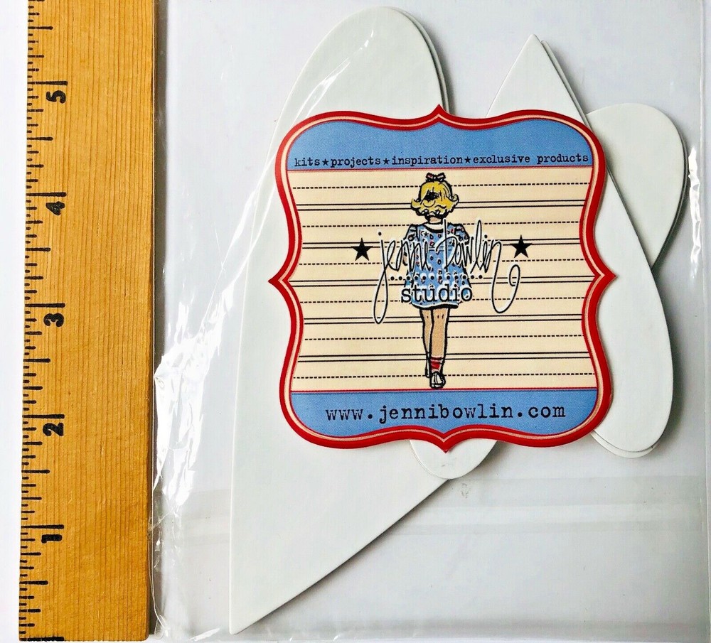 Jenni Bowlin – 4 chipboard Hearts – NEW
