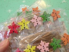 Scrapbooking Wood Mini Clothespins Photo String 30 Pins Leaves Snowflakes Clips