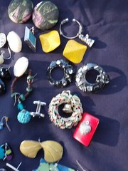 A real athenic fake set of jewelry plastic metal I’m pretty things