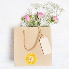 500 Pcs Floral Shape Stickers Roll 1.2 Inch Waterproof Self-Adhesive Labels