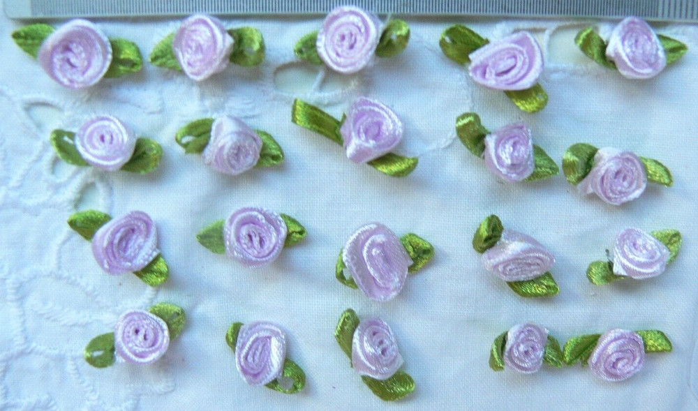SATIN 10-12mm 20 LILAC ROSES – with 23mm long Satin Green Leaves p/Pk VerCpbrd