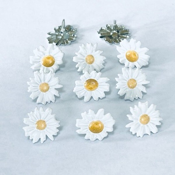 WHITE DAISY SCRAPBOOKING DECORATIVE BRADS EYELET OUTLET 8 PCS
