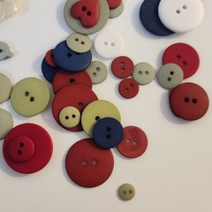 UNUSED Decorative Buttons Leaves Flowers Plaques Crafts Sewing Scrapbook
