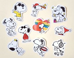 Peanuts «Snoopy» / 10 Vinyl Decal Stickers (1-2″). Waterproof.