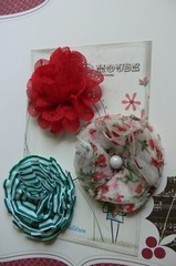 RED GREEN & WHITE Mix Fabric Lace – 3 Flowers 70-75mm Manor House MHX-Cb