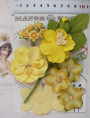 SUNSHINE Yellow & Green Mix 5 Styles = 13 PAPER & SILK Flowers 15-50mm acrossVC1