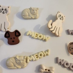 UNUSED Decorative Buttons Words DOG CAT WOOF BONE MEOW Crafts Sewing Scrapbook