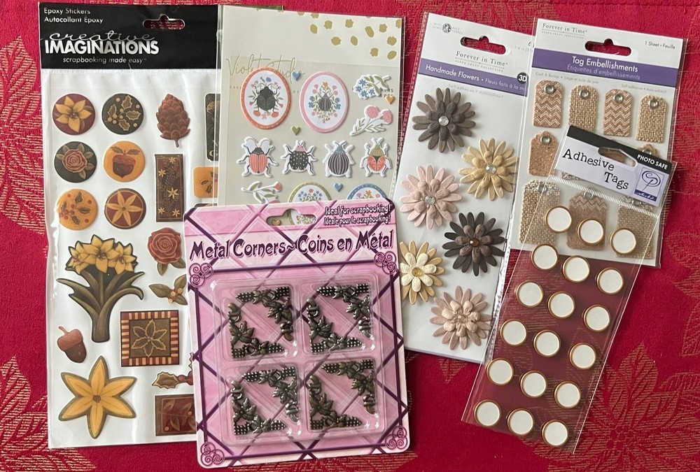 LOT #987 – FLORAL METAL PHOTO CORNERS BURLAP TAGS METAL CIRCLE TAG 3D STICKERS